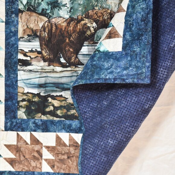 New handmade large throw quilt beautiful bear scene watercolor cozy flannel back